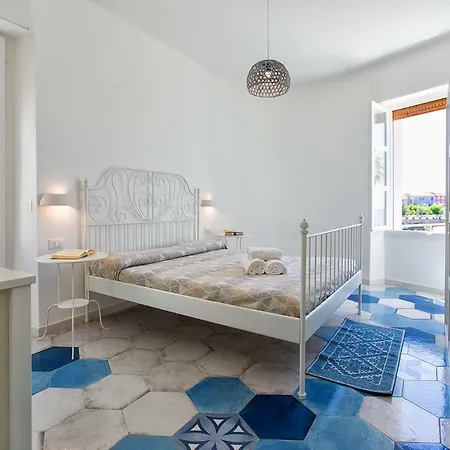 Ciutat Apartment *